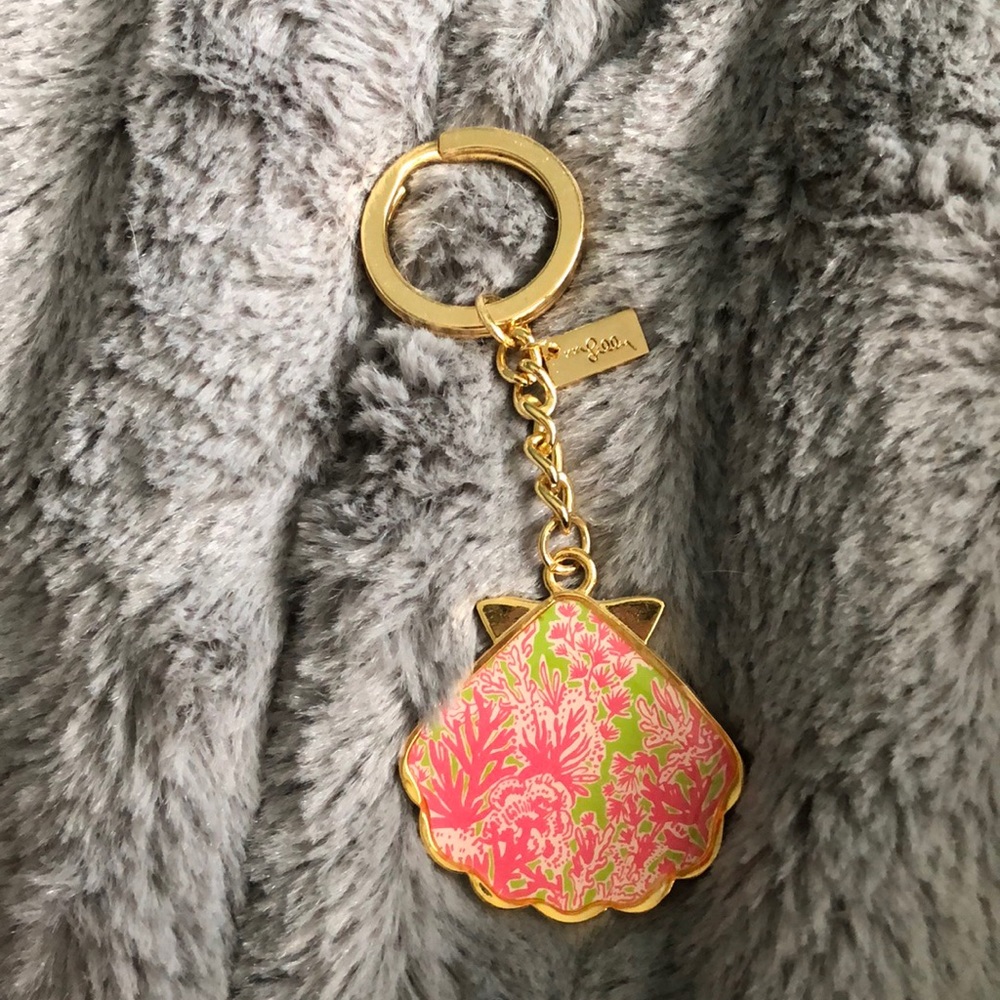 NWOT Lilly Pulitzer shell keychain!